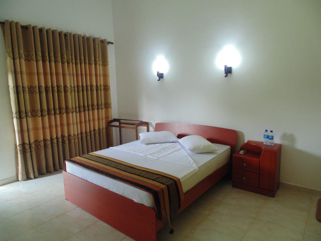 White Eagle Hotel Sigirîya Extérieur photo