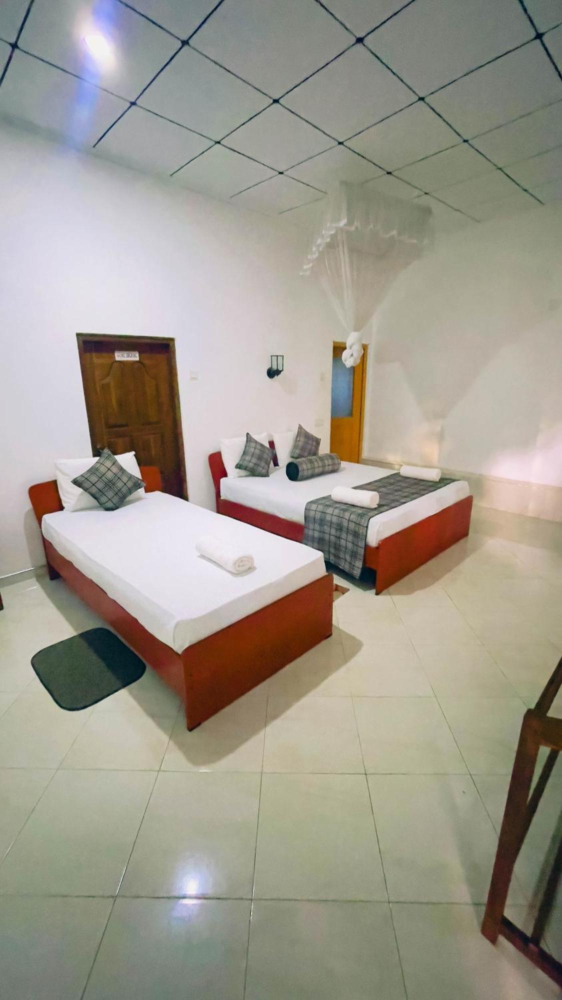 White Eagle Hotel Sigirîya Extérieur photo