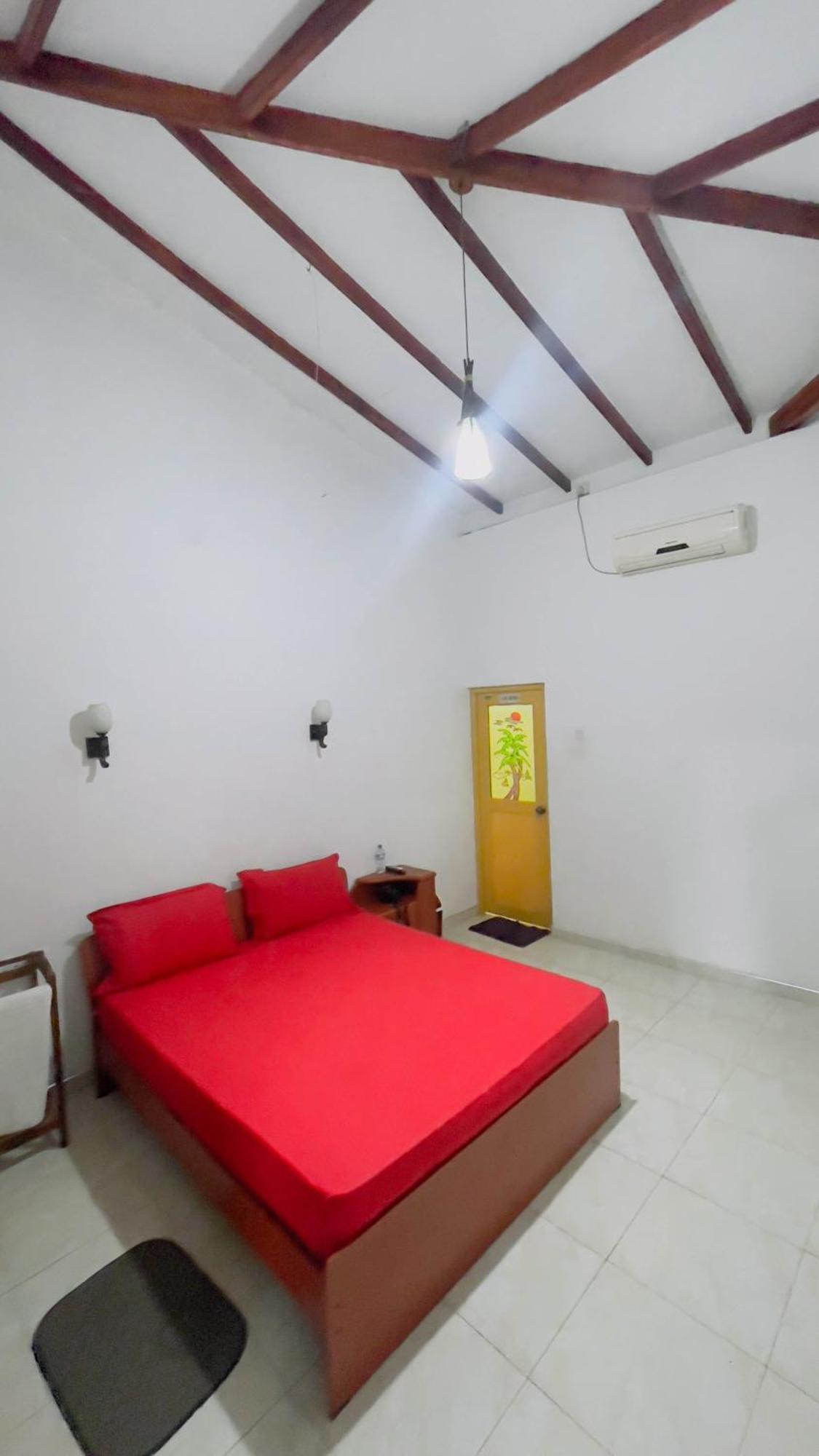 White Eagle Hotel Sigirîya Extérieur photo