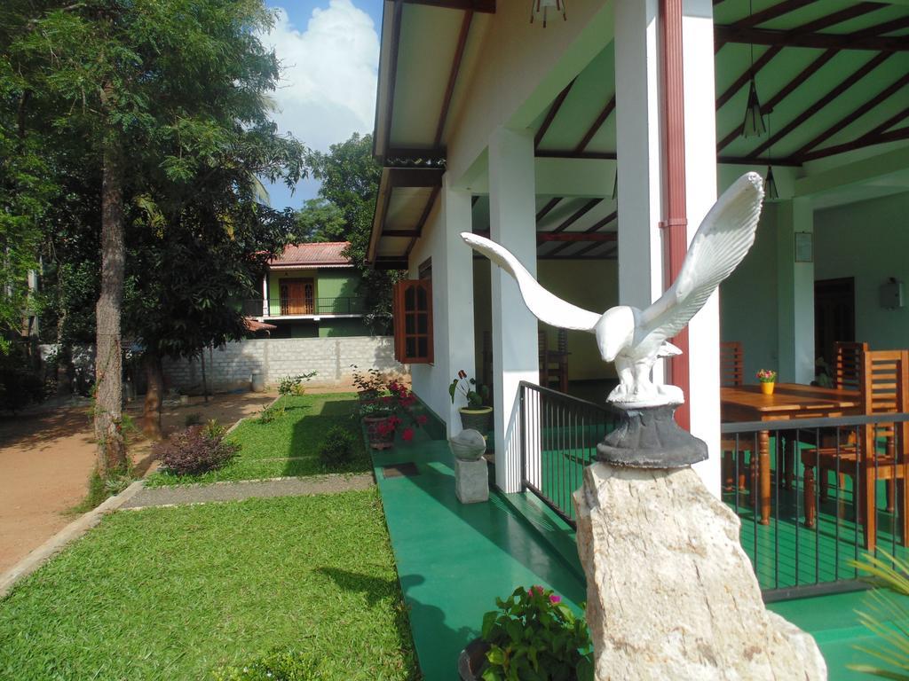 White Eagle Hotel Sigirîya Extérieur photo