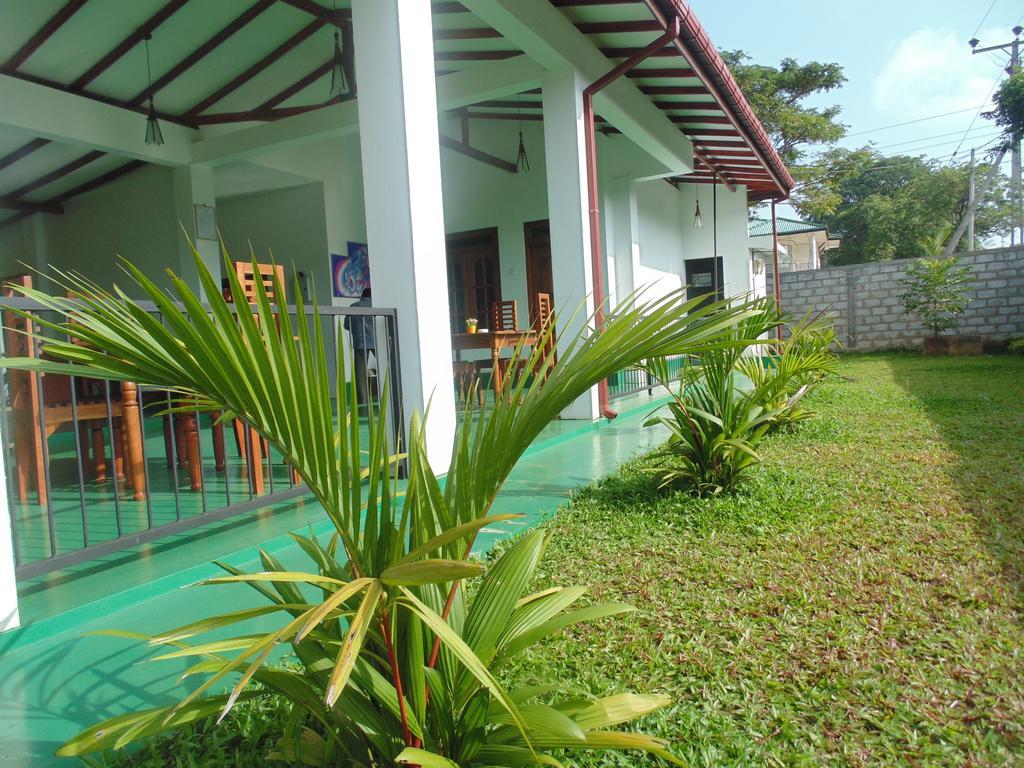 White Eagle Hotel Sigirîya Extérieur photo