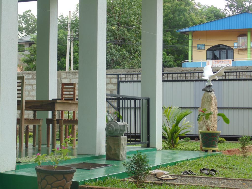 White Eagle Hotel Sigirîya Extérieur photo