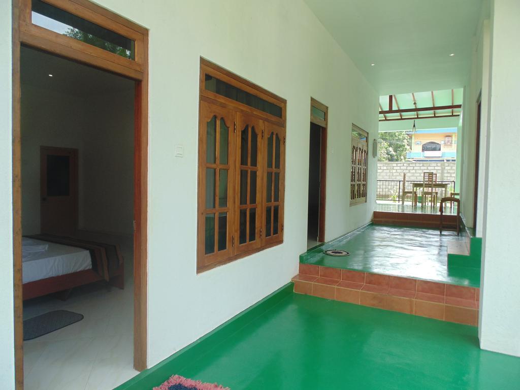 White Eagle Hotel Sigirîya Extérieur photo