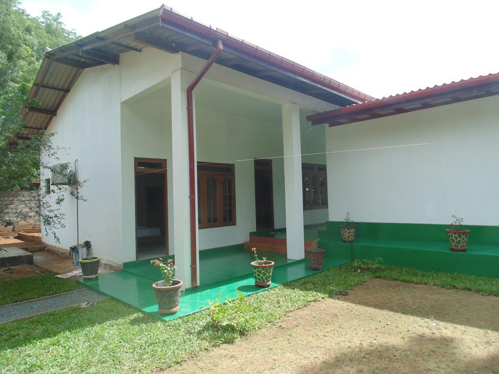White Eagle Hotel Sigirîya Extérieur photo