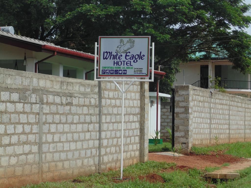 White Eagle Hotel Sigirîya Extérieur photo