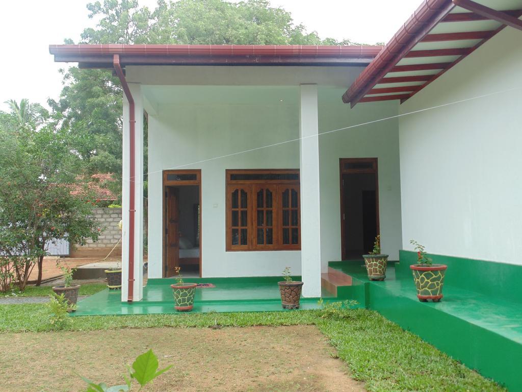 White Eagle Hotel Sigirîya Extérieur photo